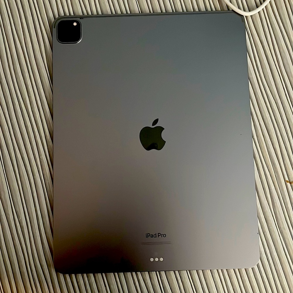 I am currently selling a iPad for the price of $2,200 and the color is gray